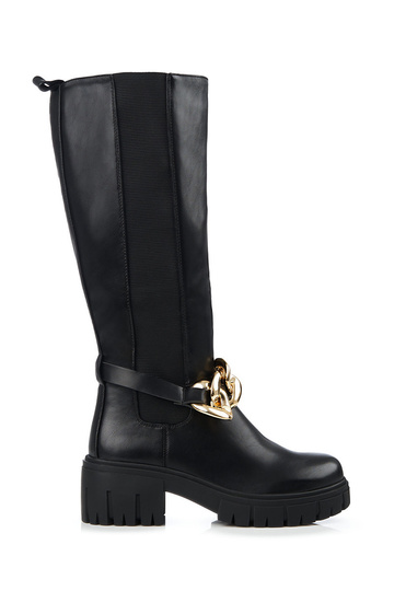 scarpe nere con tacco alto...