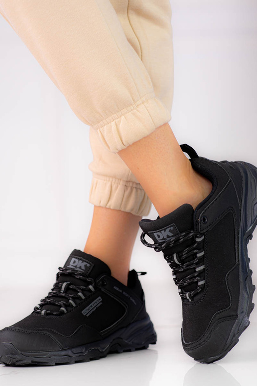 Scarponi da trekking neri... Scarponi da trekking neri...