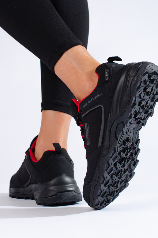 Scarponi da trekking neri... Scarponi da trekking neri...