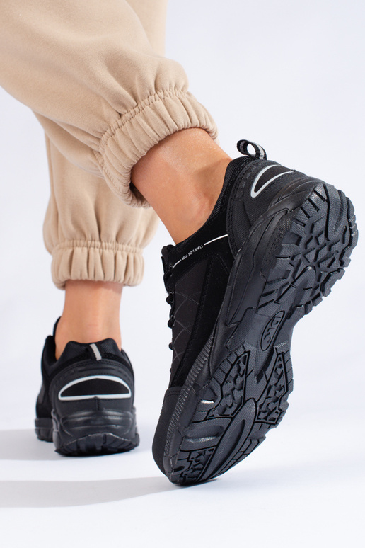 Scarponi da trekking neri... Scarponi da trekking neri...