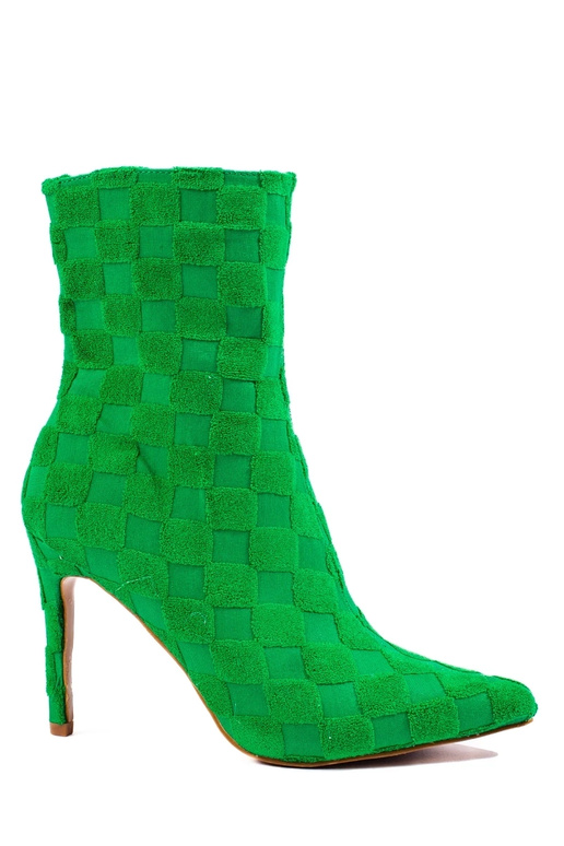 Scarpe da donna alte equipaggiate con... Scarpe da donna alte equipaggiate con...