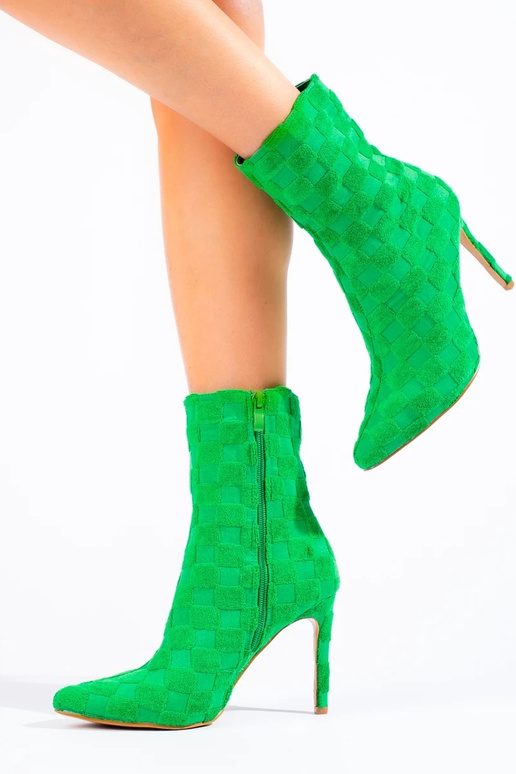 Scarpe da donna alte equipaggiate con... Scarpe da donna alte equipaggiate con...