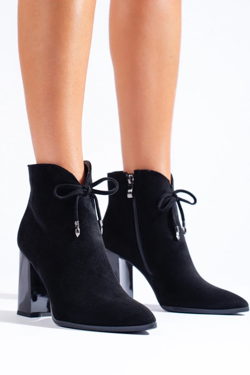 Stivali da donna su un palo alto