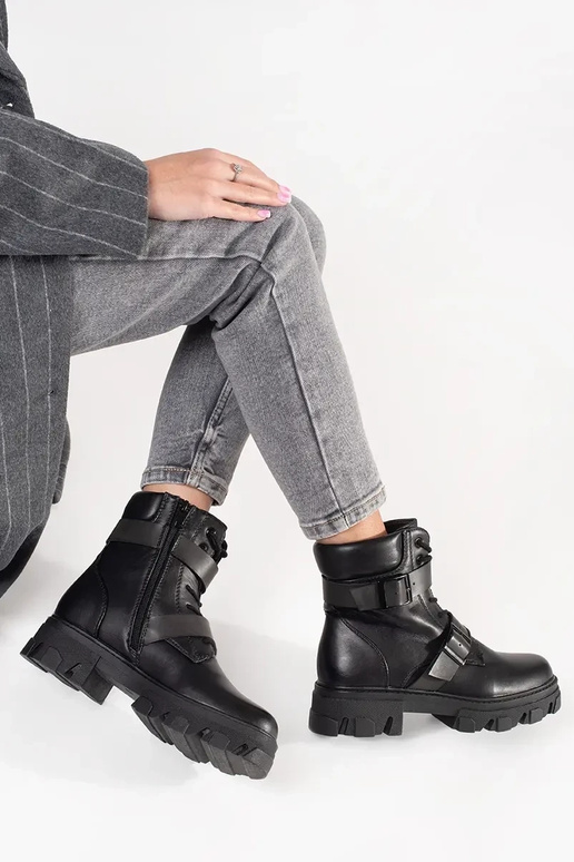 stivaletti con fibbie nere