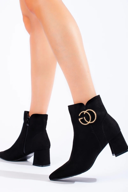 Stivaletti da donna con scollo a V...