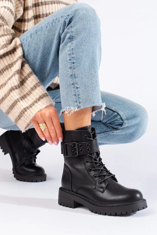 Stivali da donna allacciati in ecopelle