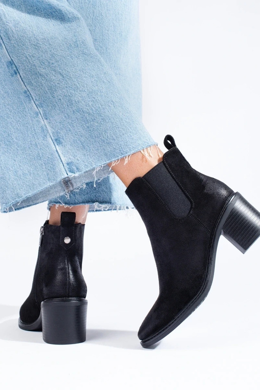 scarpe da donna nere sul tacco