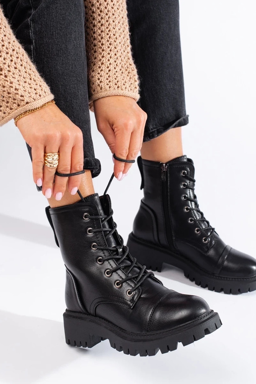 stivali da donna neri realizzati in...