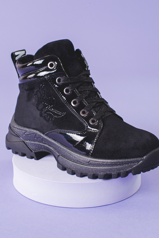 scarpe nere per ragazze su una suola...