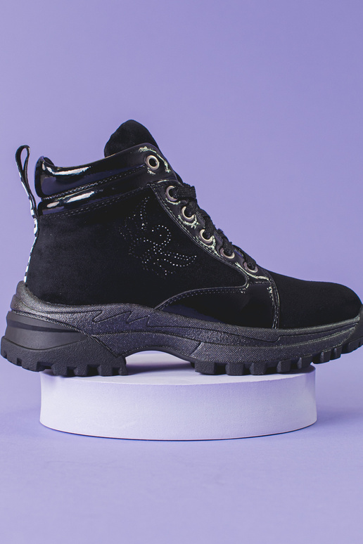 scarpe nere per ragazze su una suola...