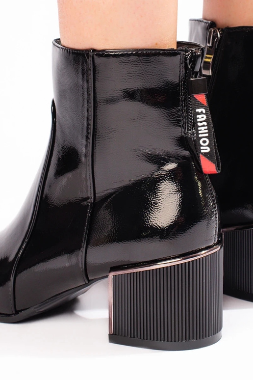 scarpe da donna nere con effetto lacca