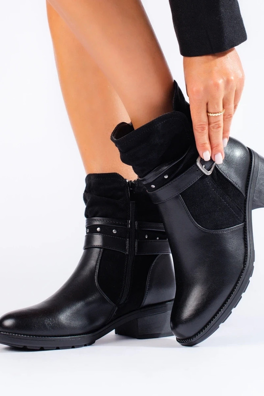 Stivali da donna con nastro decorativo