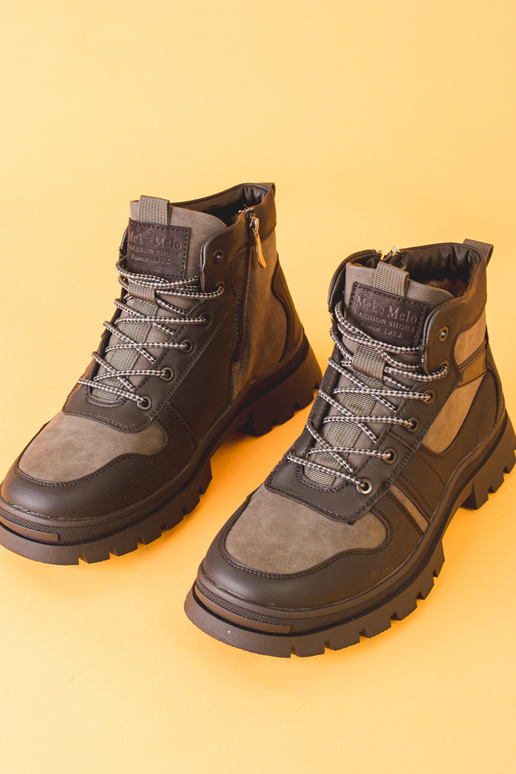 Scarpe da uomo isolate in pelle grigia