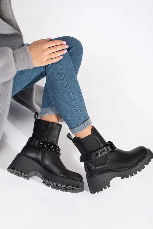 Scarpe da donna con catena in nero