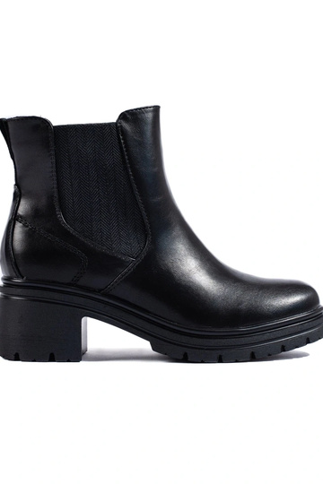 scarpe da donna nere sul tacco