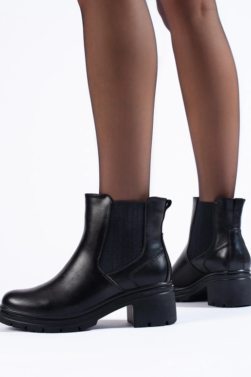 scarpe da donna nere sul tacco