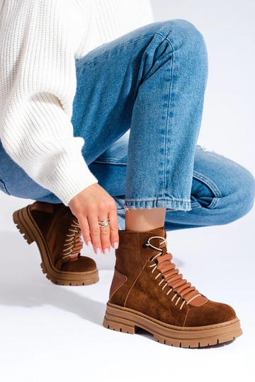 stivali marroni realizzati... 2