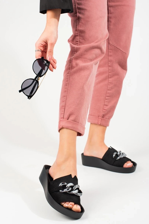 Pantofole nere con piattaforma...