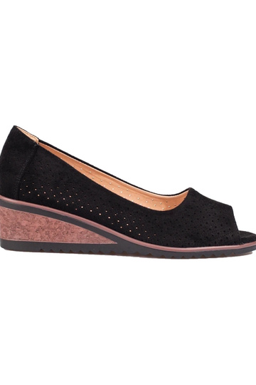 con elementi traforati...