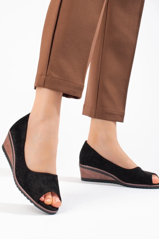 con elementi traforati realizzati in...