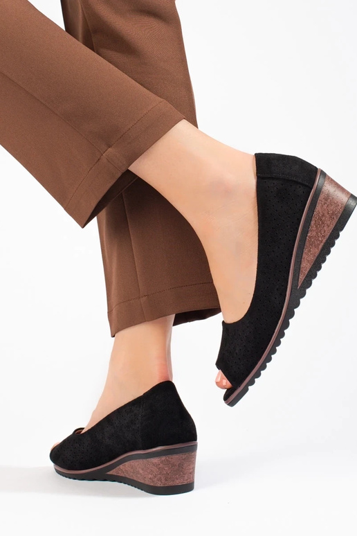 con elementi traforati realizzati in...