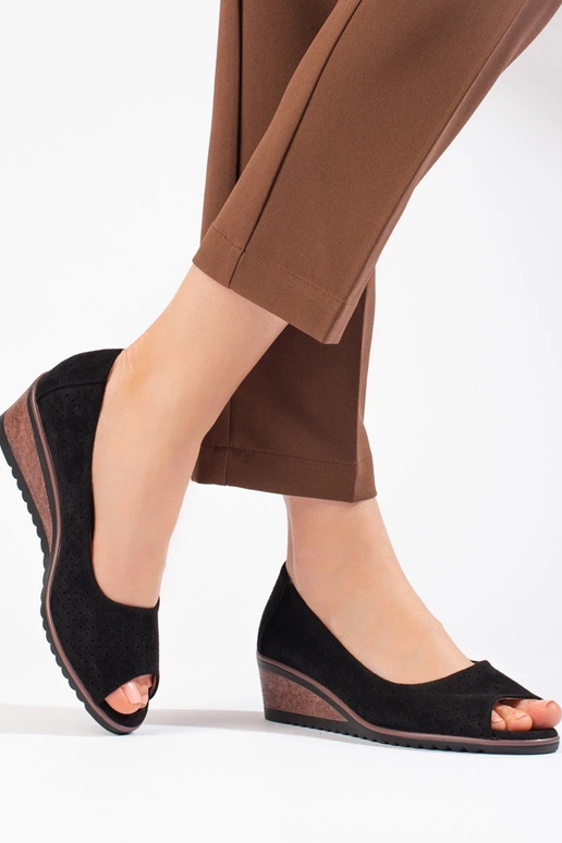 con elementi traforati realizzati in...