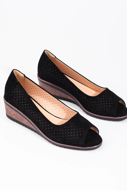 con elementi traforati realizzati in...