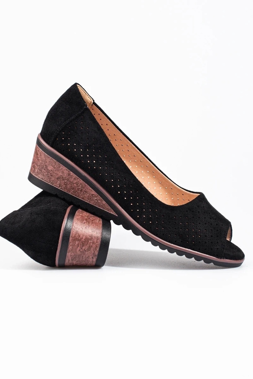 con elementi traforati realizzati in...