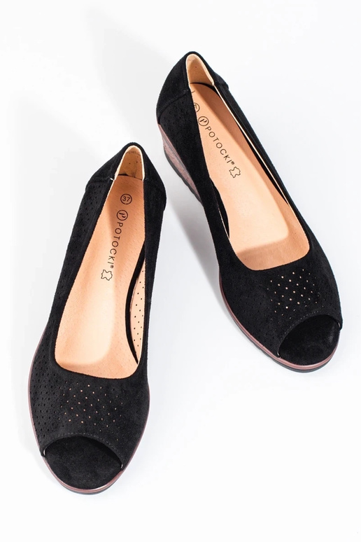 con elementi traforati realizzati in...