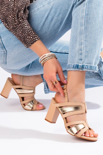 Sandalo sul tallone colore... 2