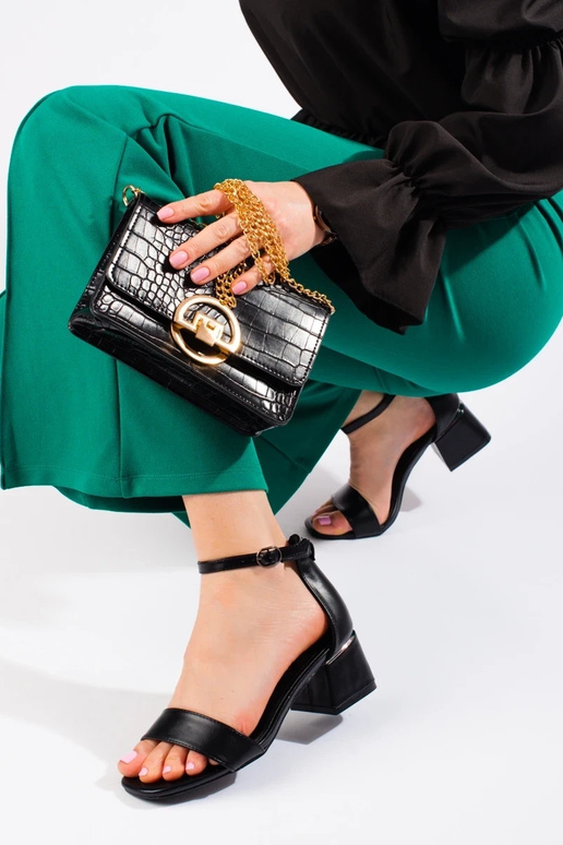 sandali neri con tacco basso Vinceza sandali neri con tacco basso Vinceza