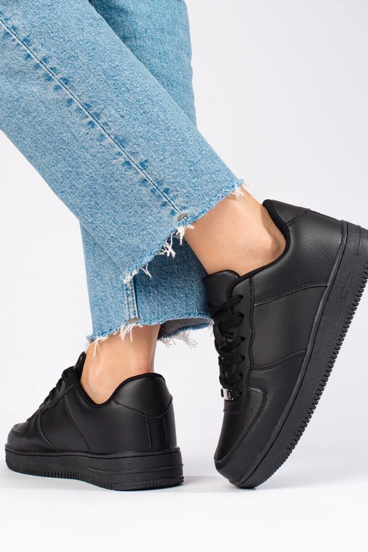 Scarpe sportive nere modello classico... Scarpe sportive nere modello classico...