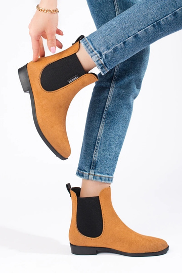 Scarpe di gomma marroni... 2