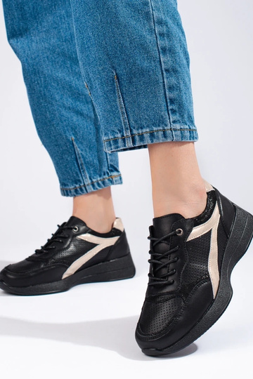 Scarpe modello Sneakers... 2