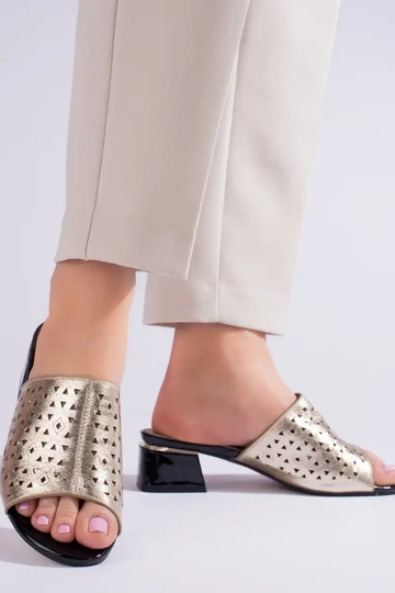 Pantofole color oro con... 2