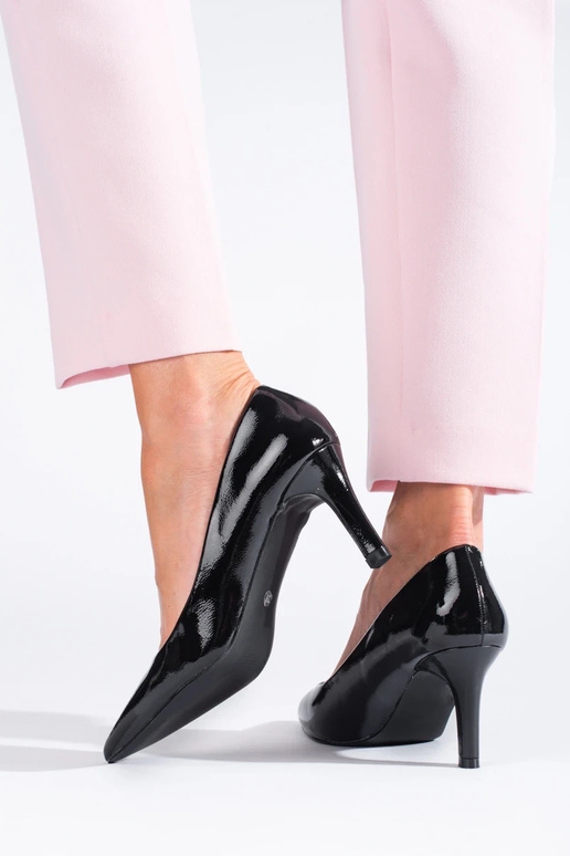 Modello classico con tacco alto... Modello classico con tacco alto...