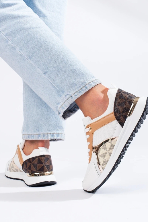 Scarpe da donna in stile sportivo... Scarpe da donna in stile sportivo...