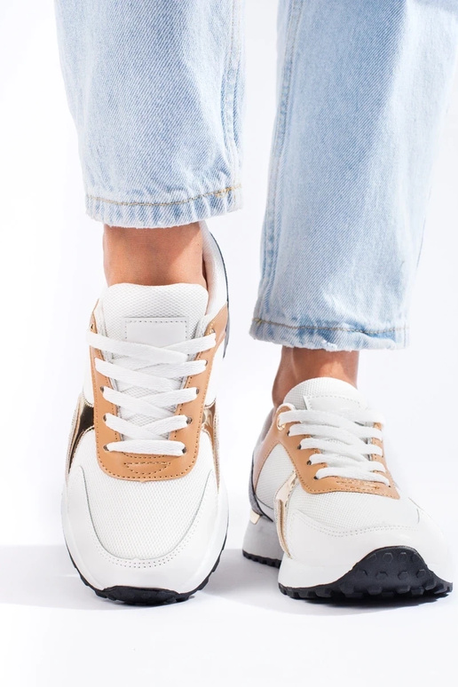 Scarpe da donna in stile sportivo... Scarpe da donna in stile sportivo...