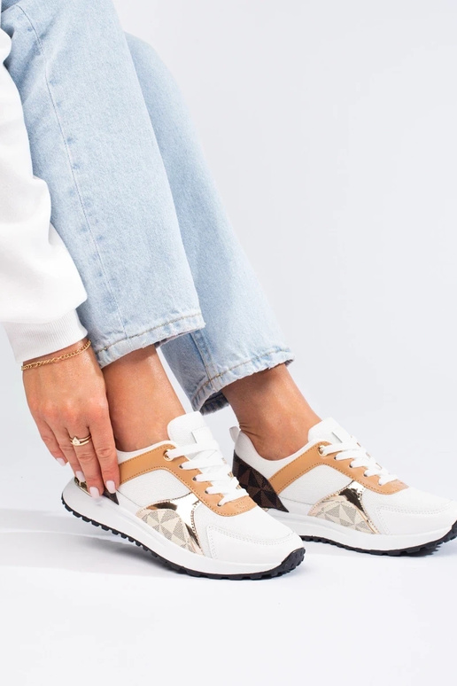 Scarpe da donna in stile sportivo... Scarpe da donna in stile sportivo...