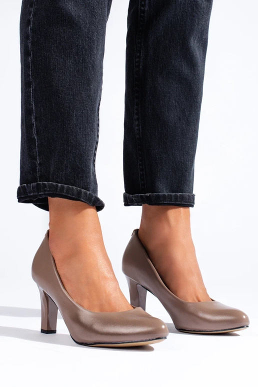 Modello classico con tacco alto beige...