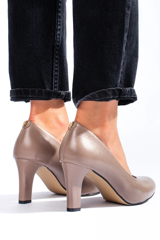 Modello classico con tacco alto beige...