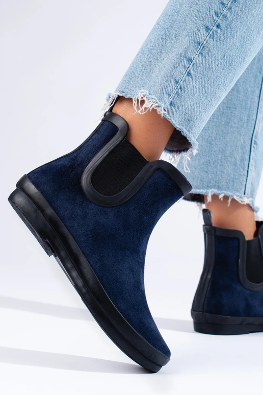 stivali di gomma scamosciata isolati...