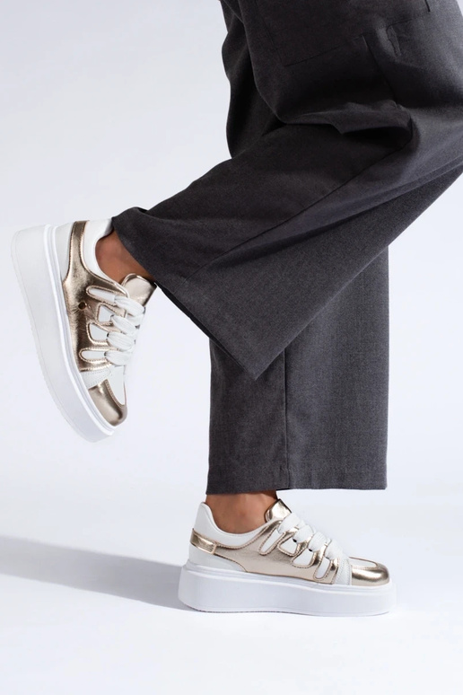 Scarpe modello sneakers con plateau...