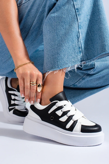 Scarpe modello sneakers... 2