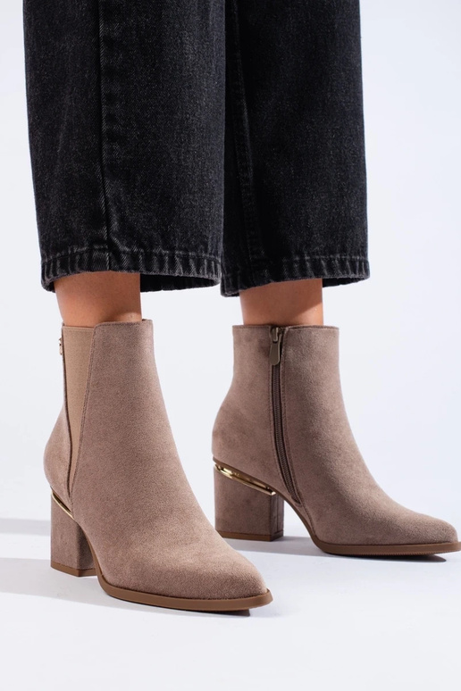 realizzato in pelle scamosciata...