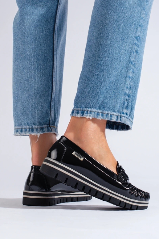 mocassini neri con effetto vernice e...