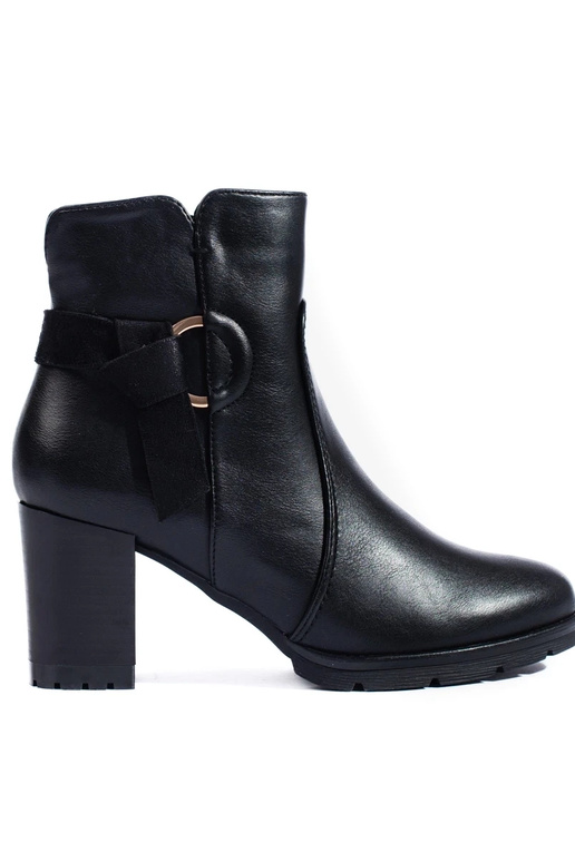 Comodi stivali neri con tacco alto