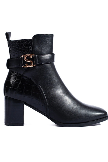 Scarpe da donna nere dallo...