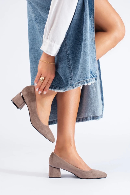 décolleté in suede con tacco basso...