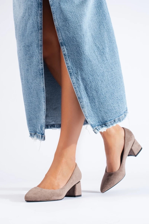 décolleté in suede con tacco basso...